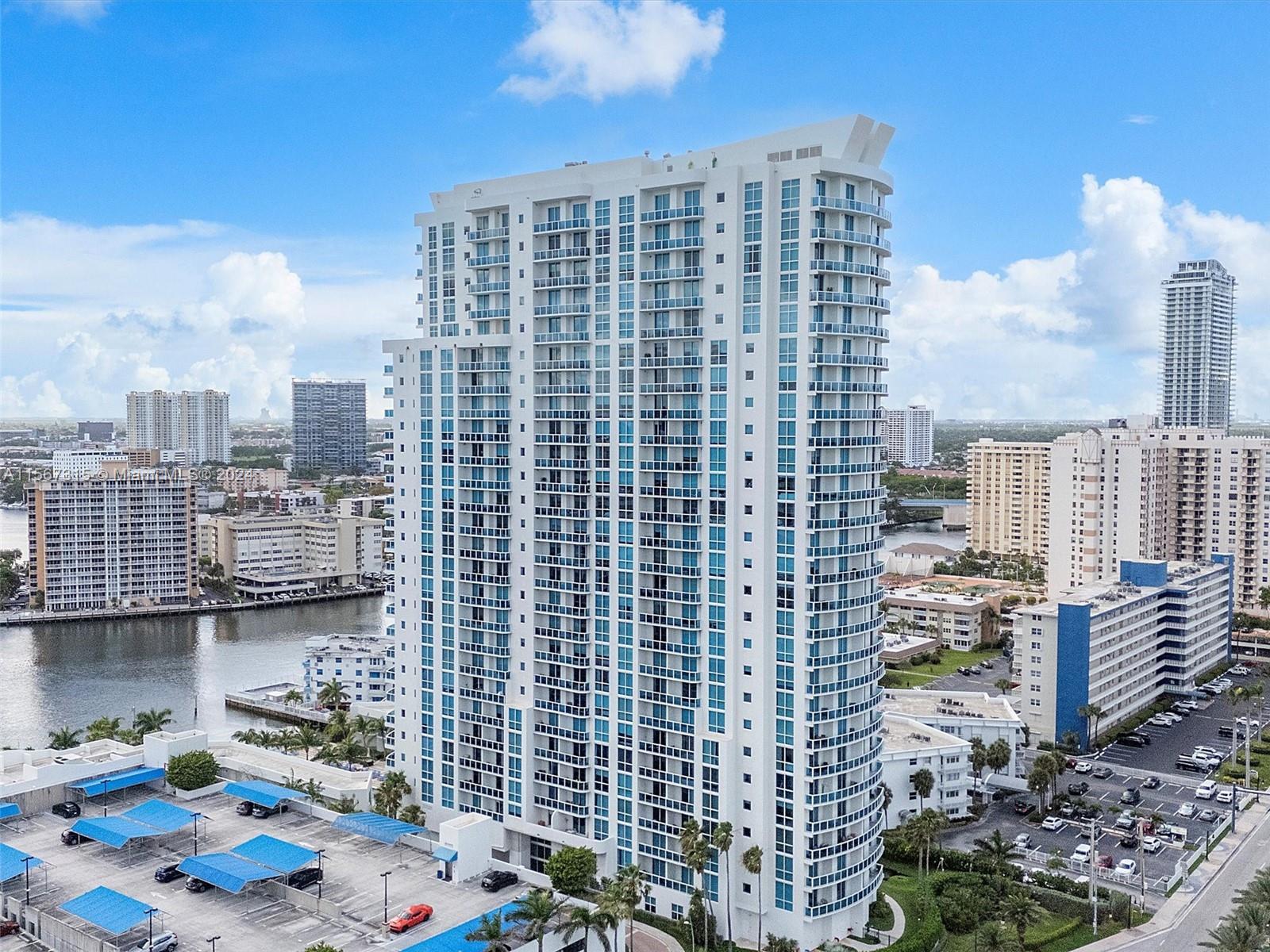 *LOWEST PRICED 2/2.5  IN THE BUILDING !! LUXURY BUILDING DIRECTLY ON THE HOLLYWOOD INTRACOASTAL WATE