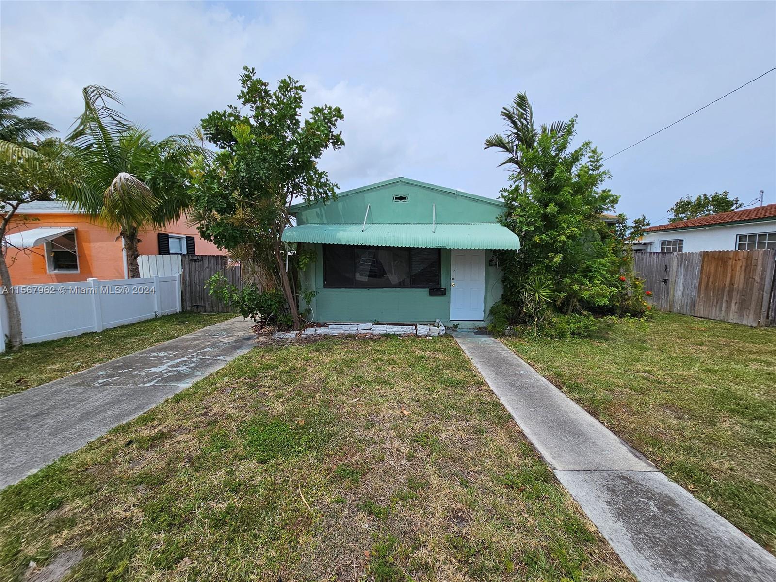 Photo of 2339 Mckinley St in Hollywood, FL