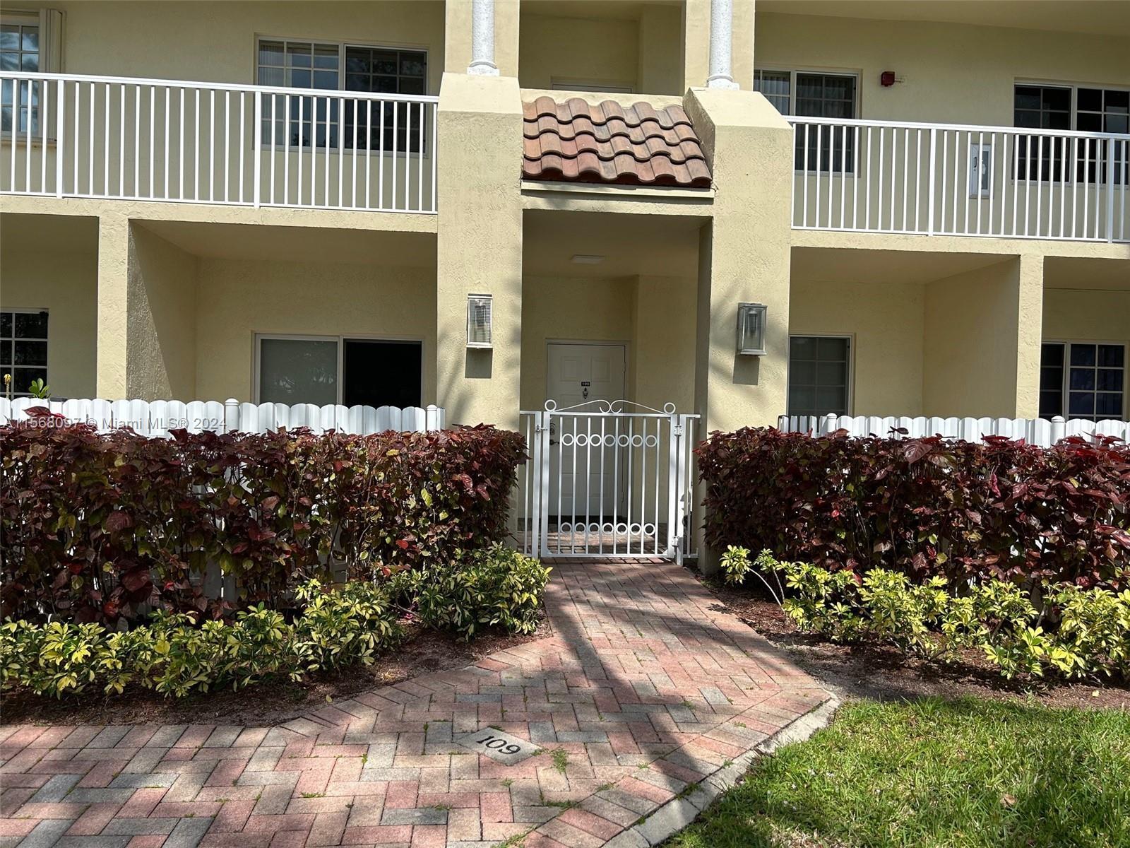 Beautiful and spacious unit at the exclusive Doral Isles Community with 3 beds, 2 baths, 1710 sf, pr