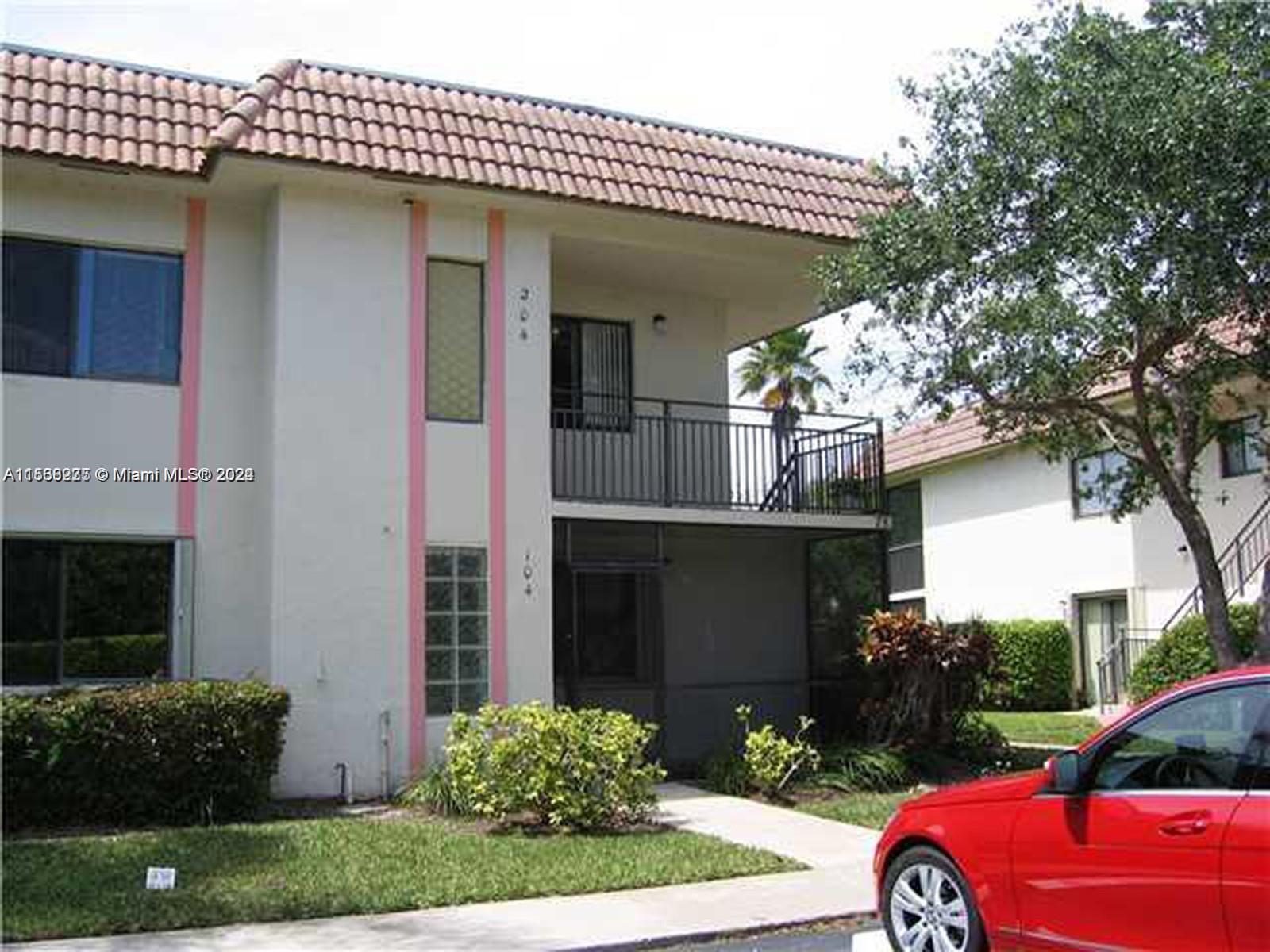 Photo of 413 Lakeview Dr #204 in Weston, FL