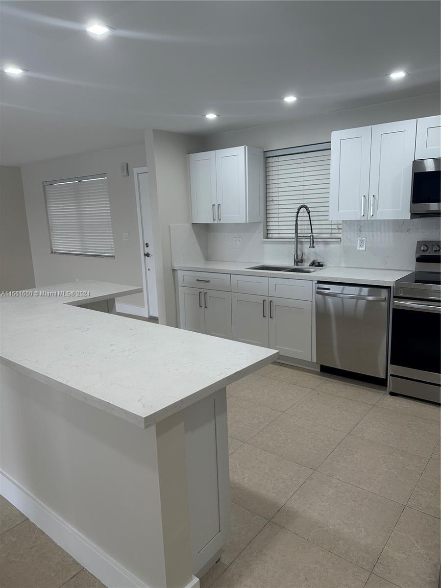 Photo of 605 Ives Dairy Rd #202-7 in Miami, FL