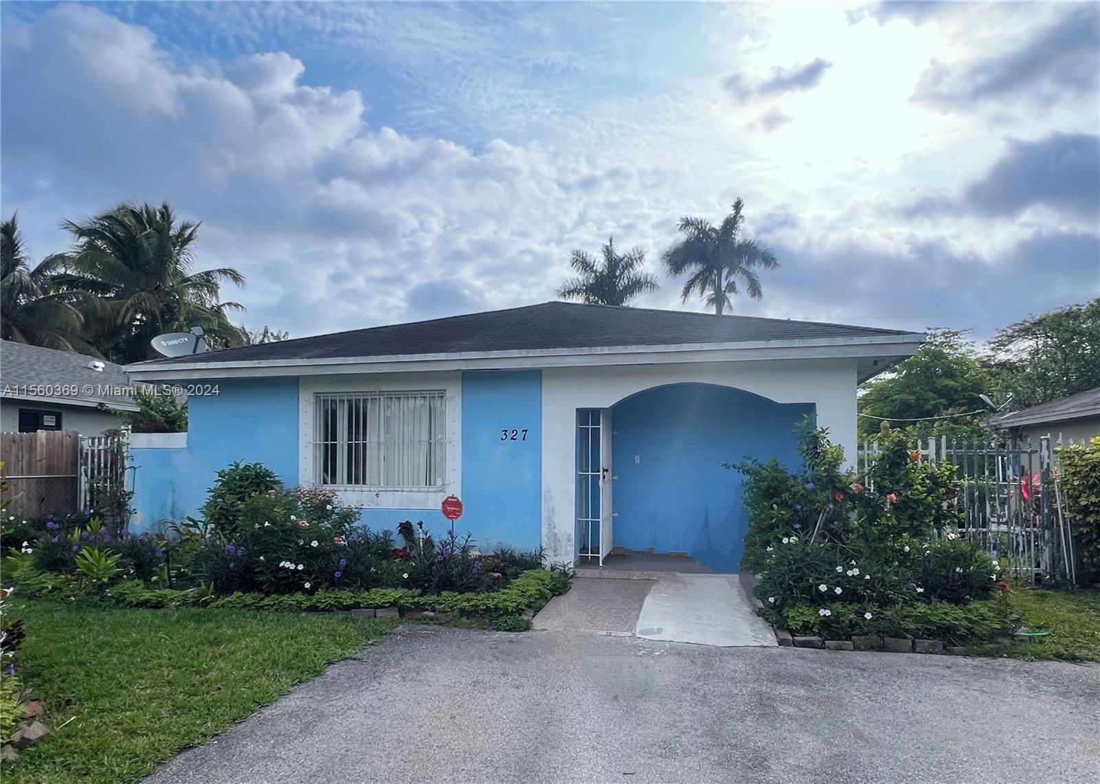 Photo of 327 NW 5th Ave in Homestead, FL