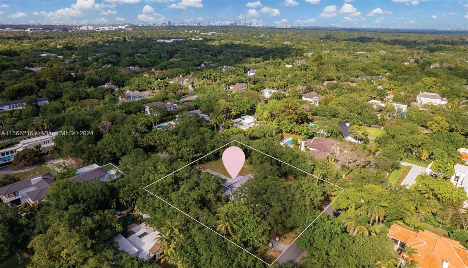 Location, location, location! In the heart of North Pinecrest. Investors, Developers, General Contra
