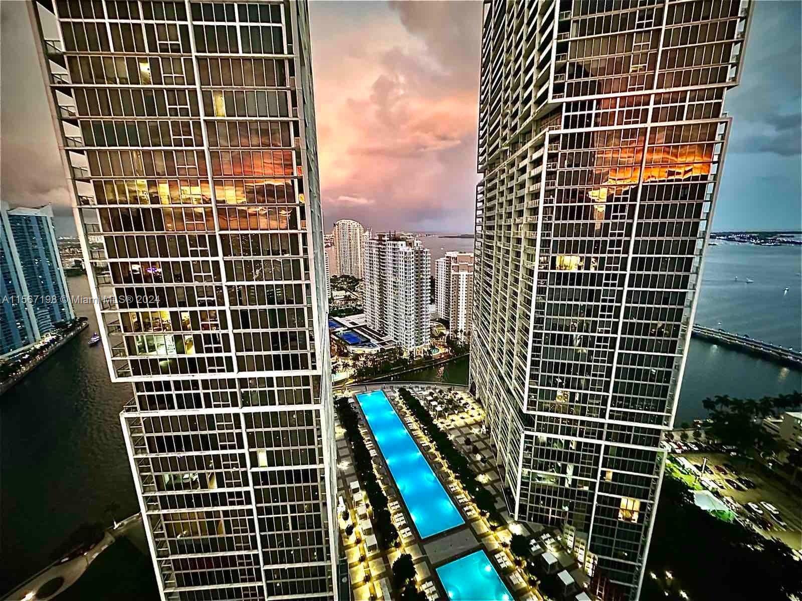 Investors dream with bay views from the best 01 line and 35th floor of Icon Brickell III. Short term
