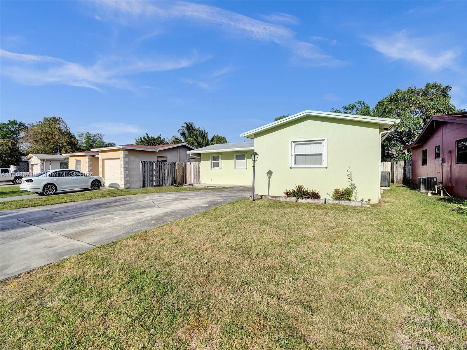Photo of 820 SW 64th Ave in North Lauderdale, FL