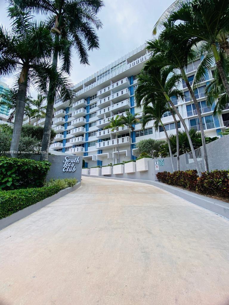 Welcome to South Bay Club Condo waterfront building, resort style meets convenience. This large stud