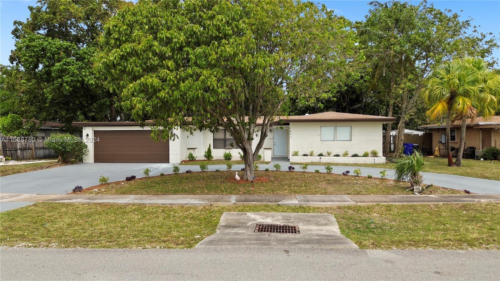 Photo of 3821 SW 10th St in Fort Lauderdale, FL