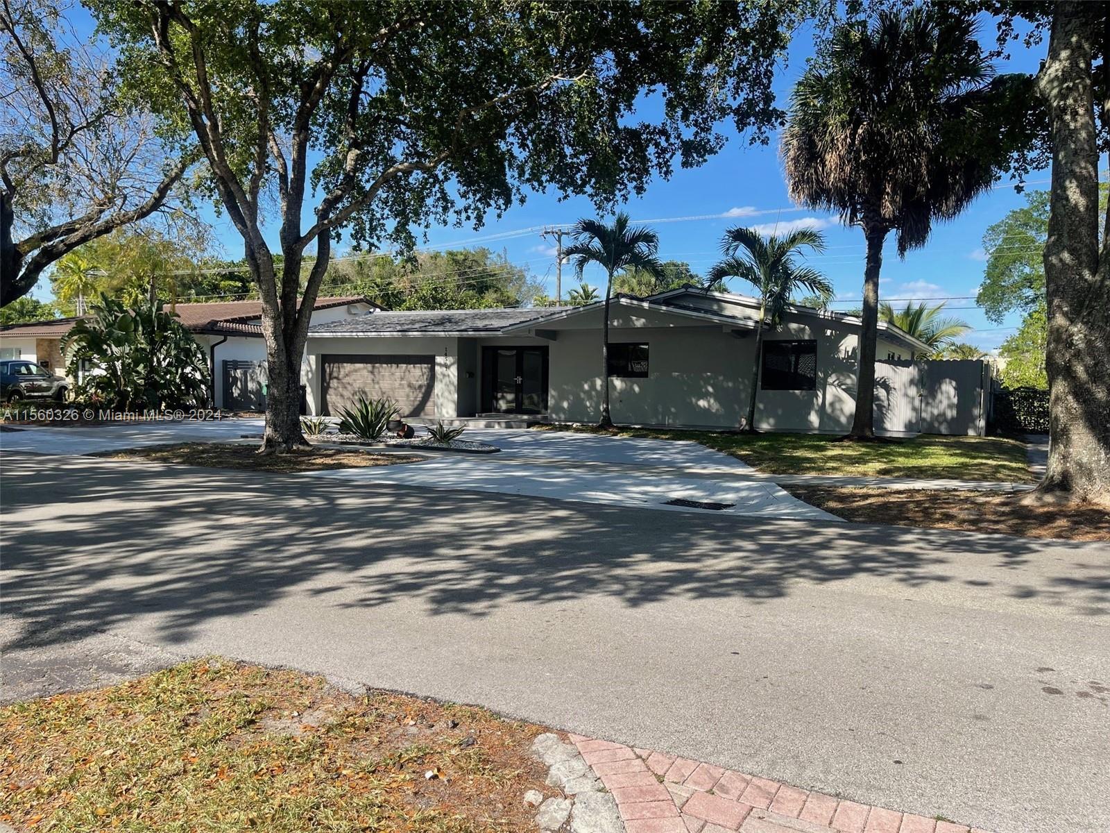 Photo of 14501 Lake Candlewood Ct in Miami Lakes, FL