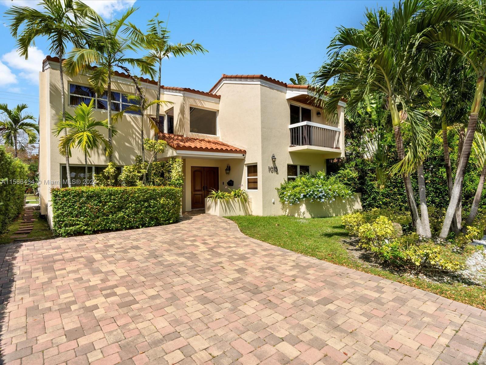 Discover this expansive 5-bedroom, 4-bathroom residence in prestigious Coral Gables. Constructed in 