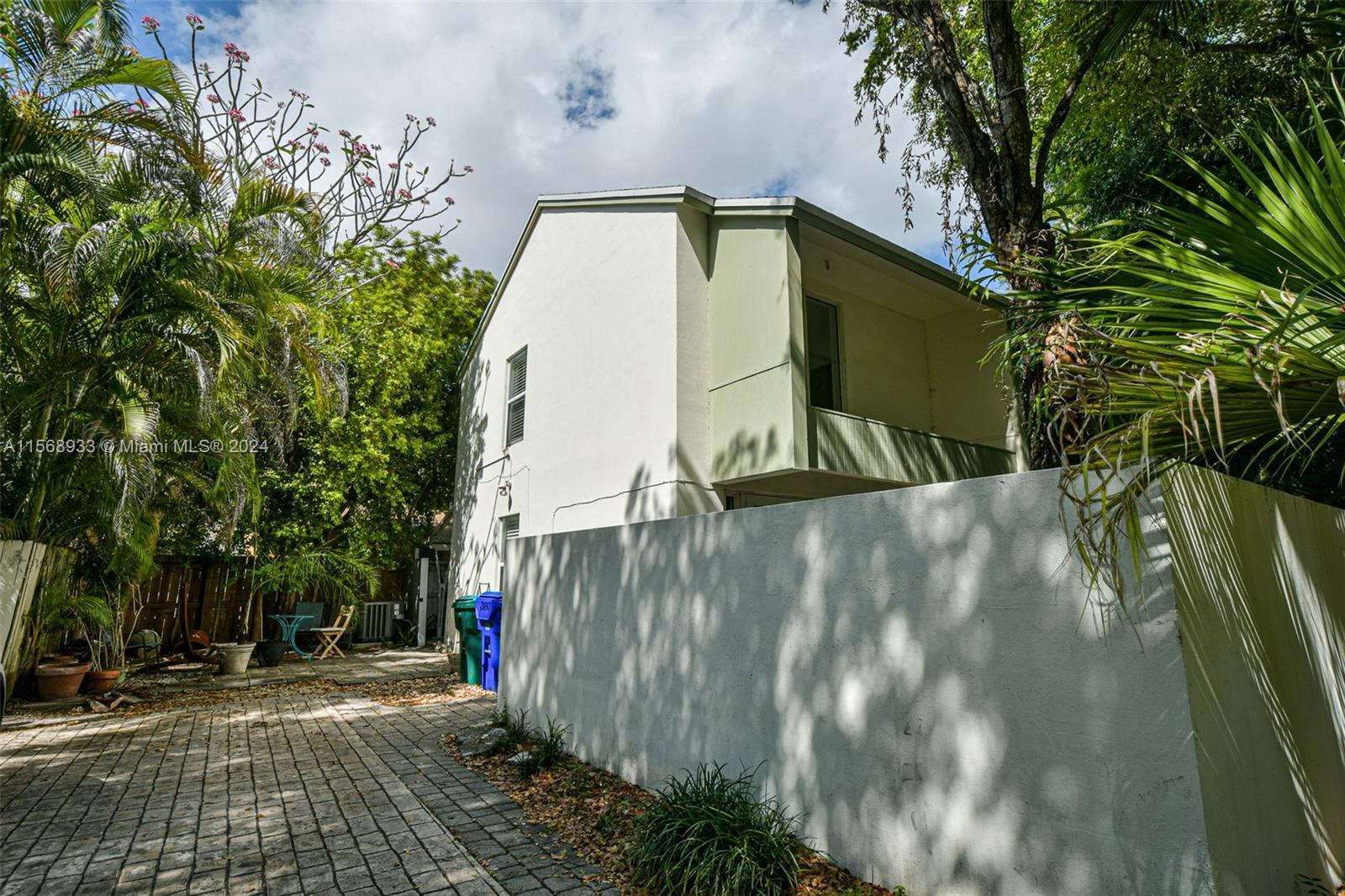 Photo of 3160 Mary St #2 in Coconut Grove, FL