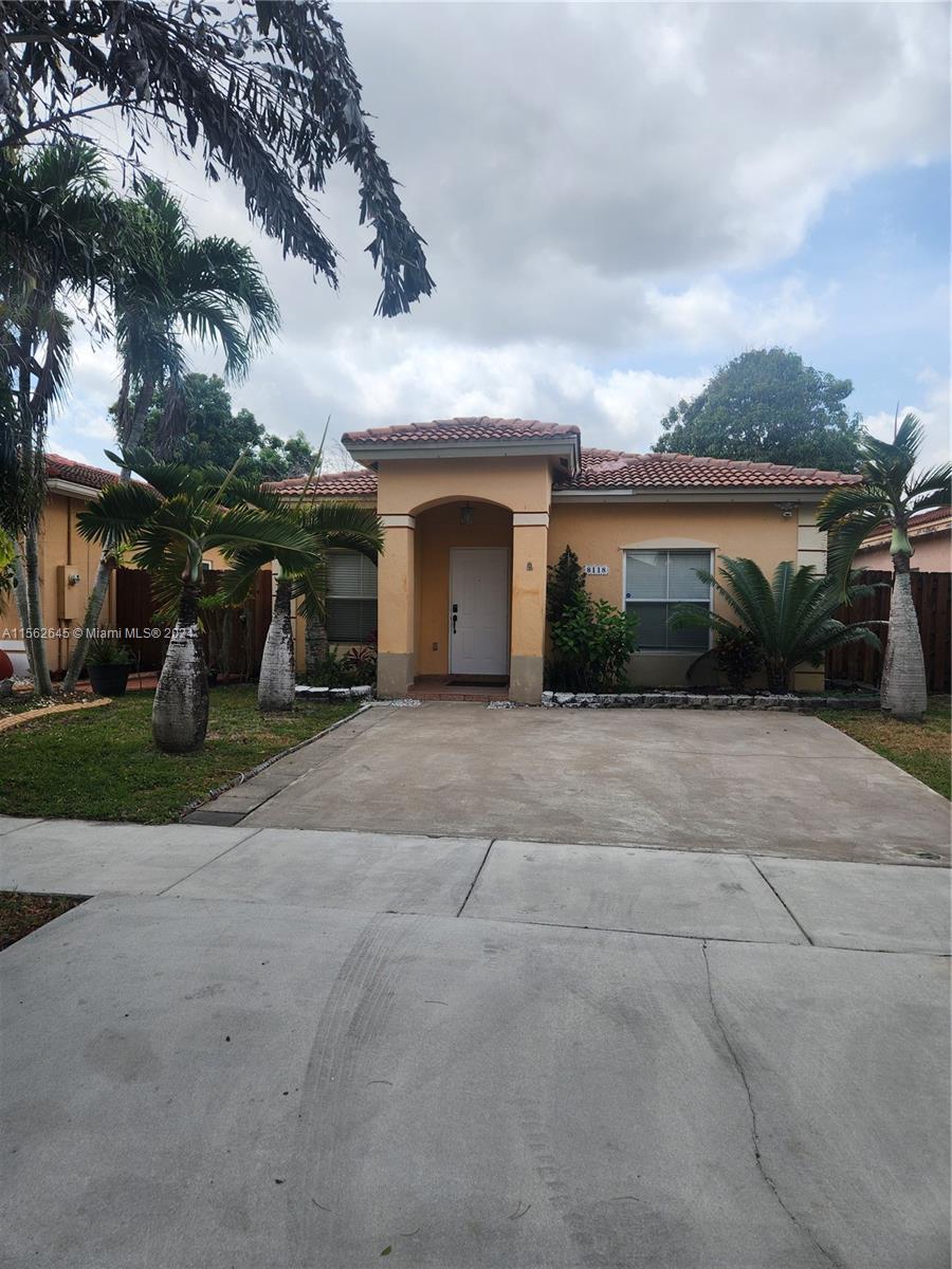 Photo of 8118 NW 200th St in Hialeah, FL