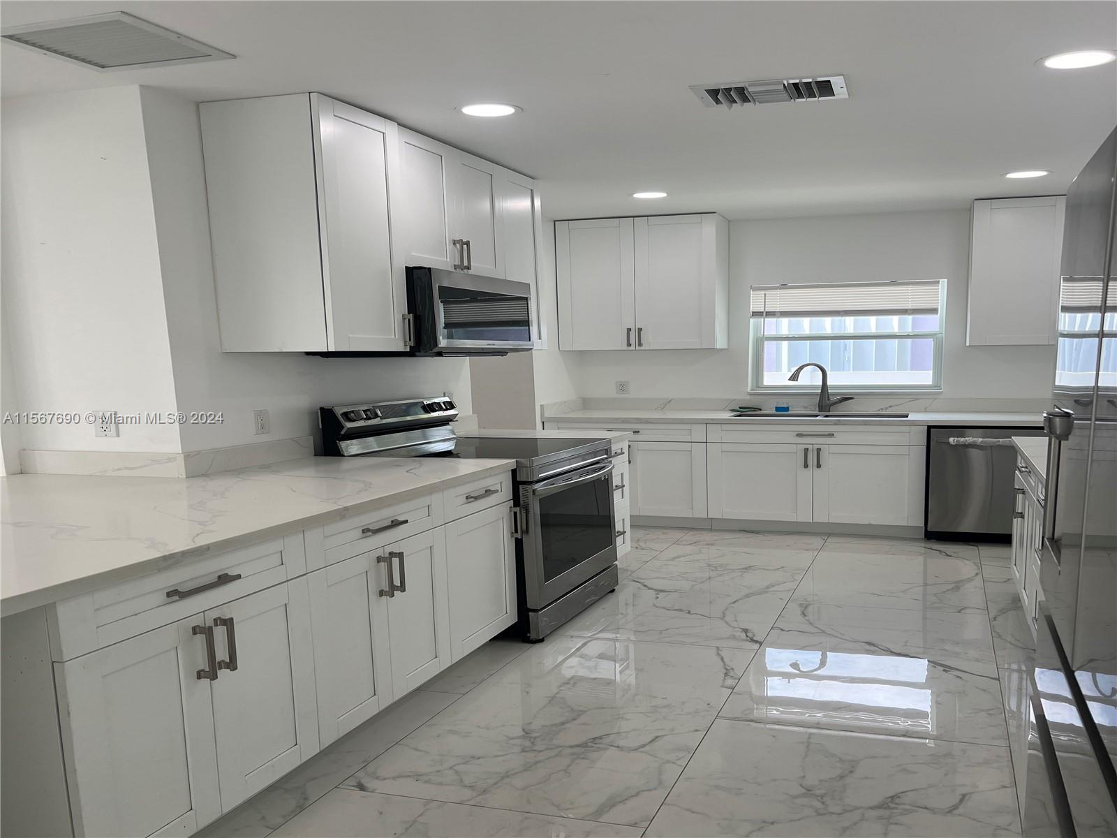 Photo of 1427 Adams St in Hollywood, FL