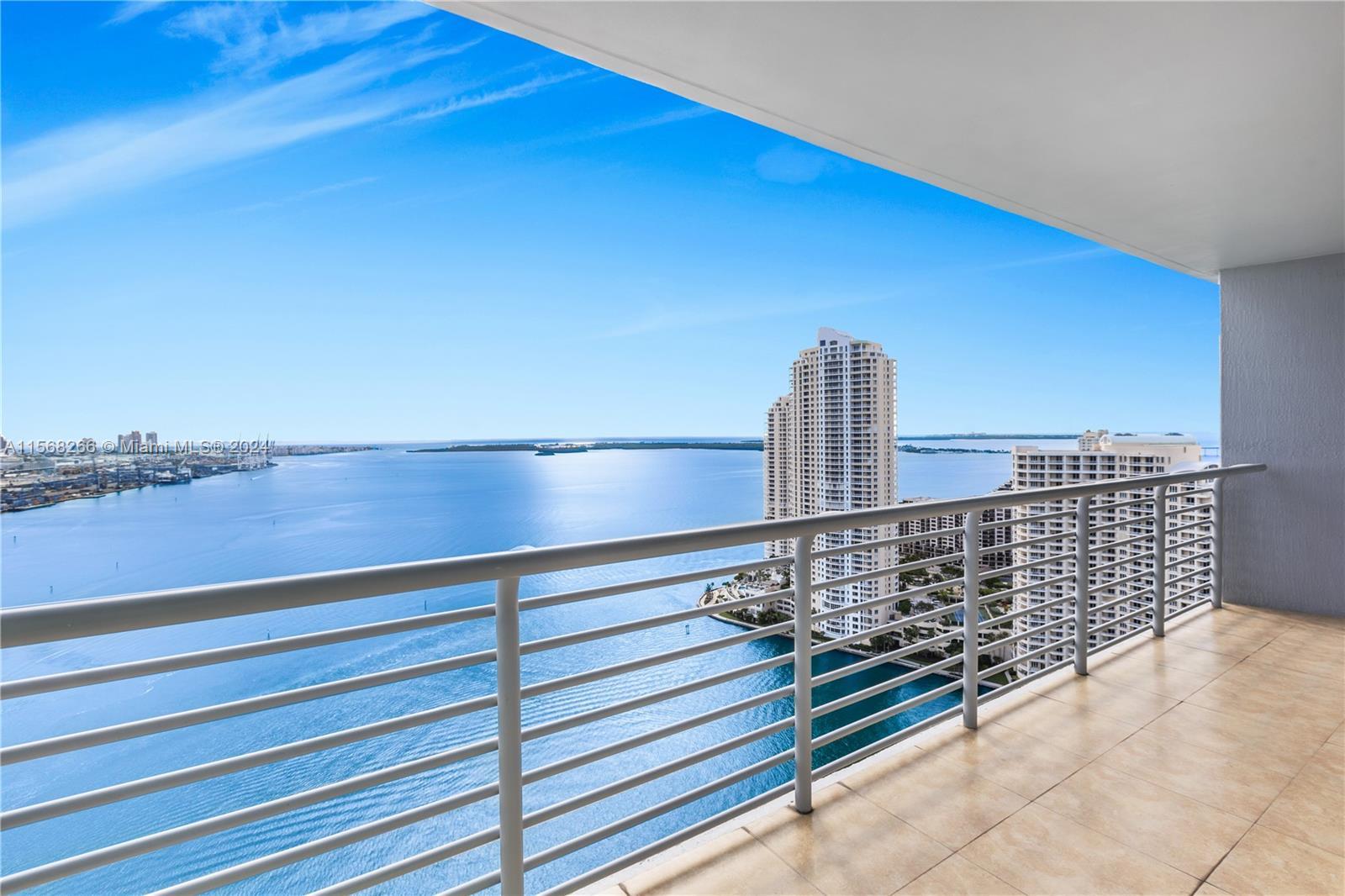 Beautiful 3bdrms 2bths fully furnished condo with direct views of Biscayne Bay. Unit has Italian kit
