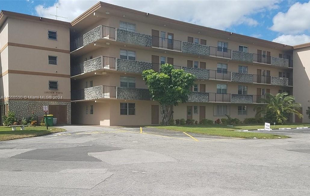 Photo of 5260 NW 11th St #201 in Plantation, FL