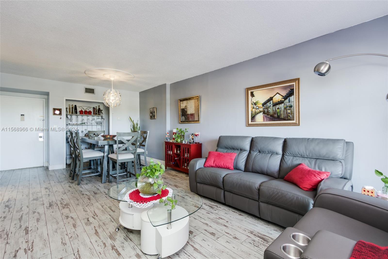 All ages welcome!  Beautifully remodeled 2/2 in the heart of Hollywood.  Completely renovated kitche