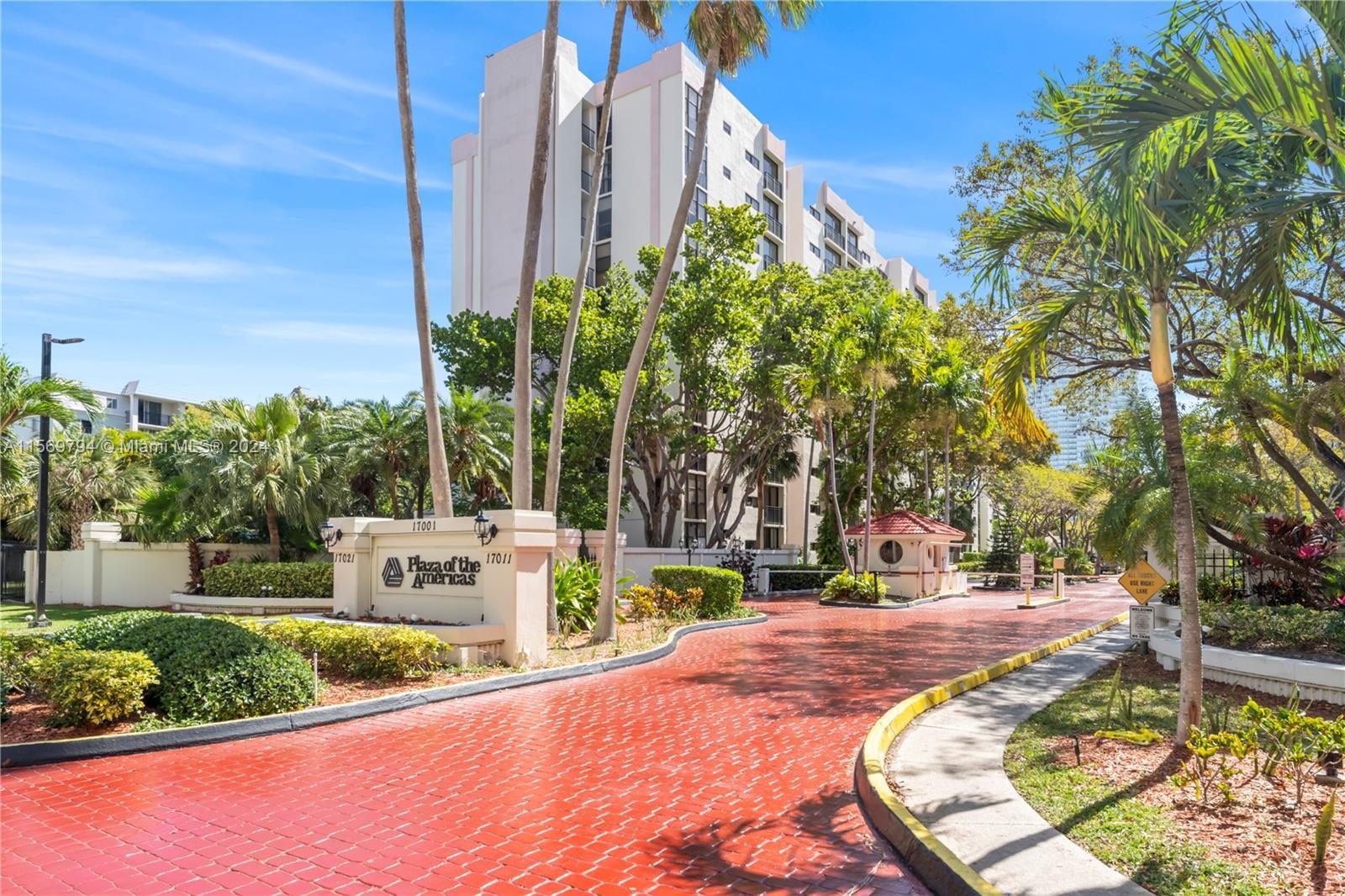 Large 1 bedroom/ 1.5 bath condo located in the HEART City of Sunny Isles Beach. An exceptional gated