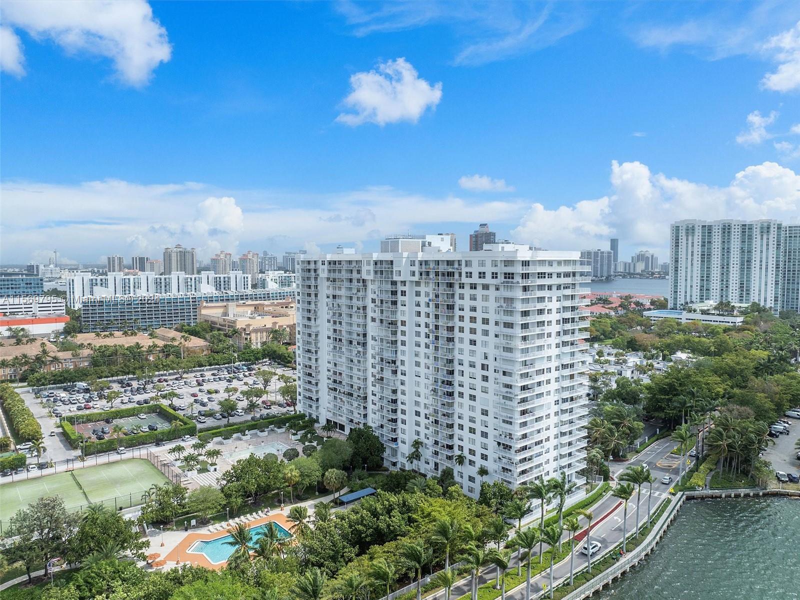 Stunning and contemporary condominium situated in an ideal location near Williams Island. This 2-bed