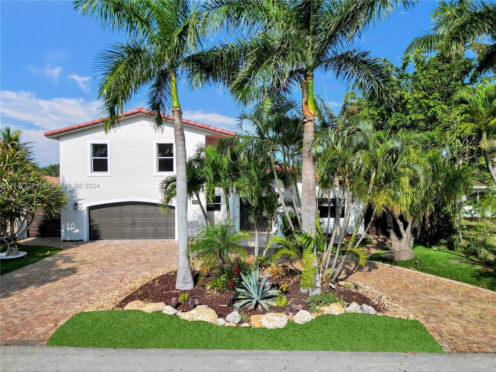 BRAND NEW ROOF, LANDSCAPING & PAINTING! Bring your boat to this one of a kind East Wilton Manors wat