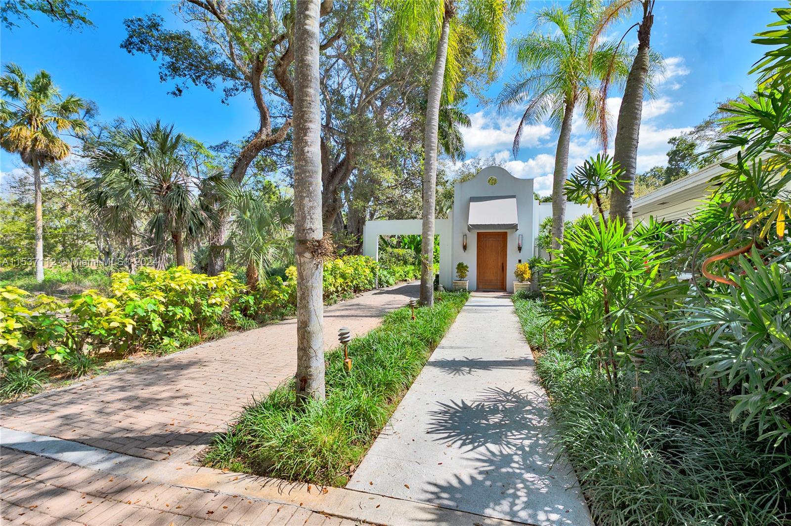 Photo of 5465 Banyan Trl in Coral Gables, FL