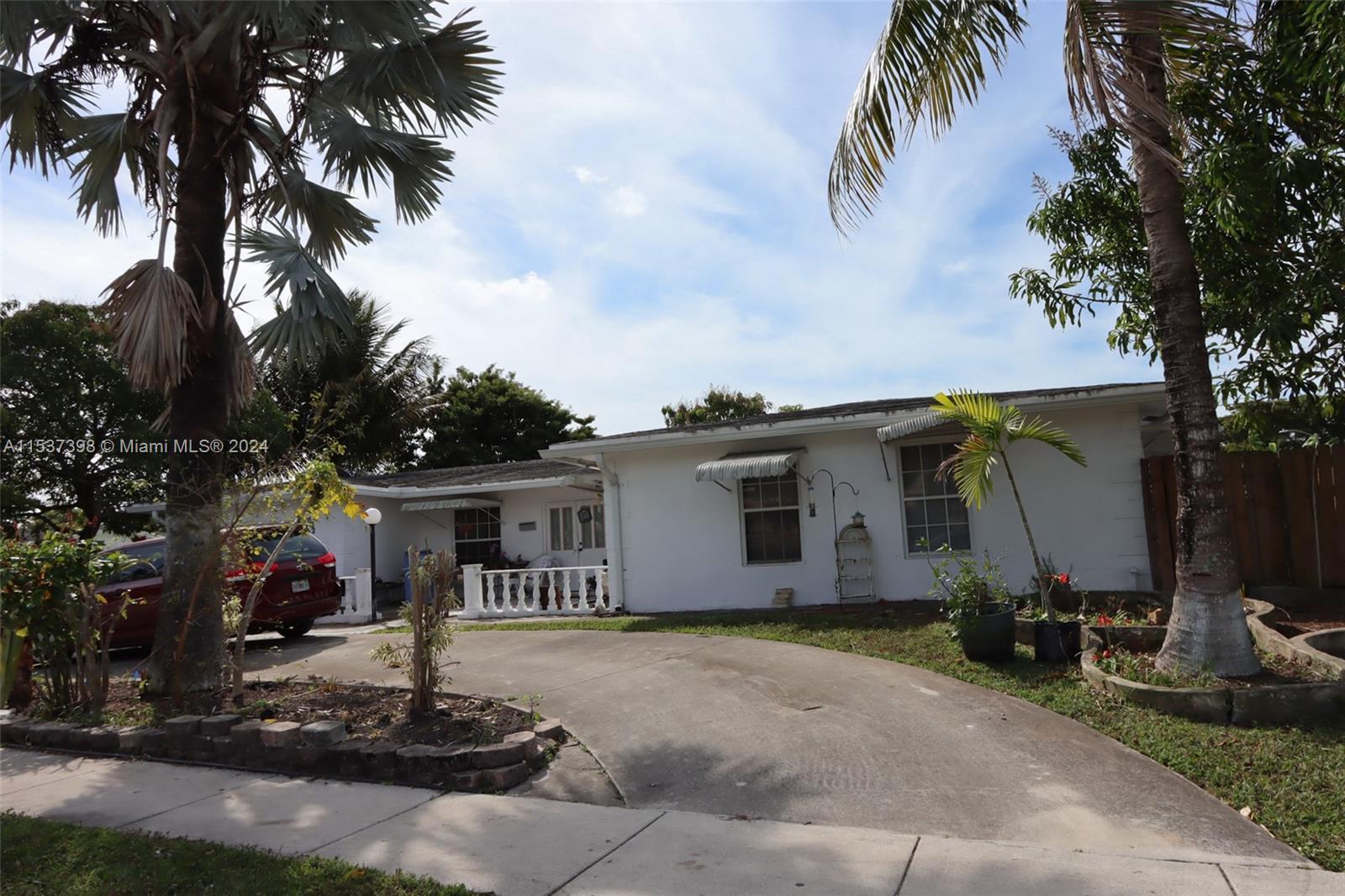 Photo of 892 SW 70th Wy in North Lauderdale, FL