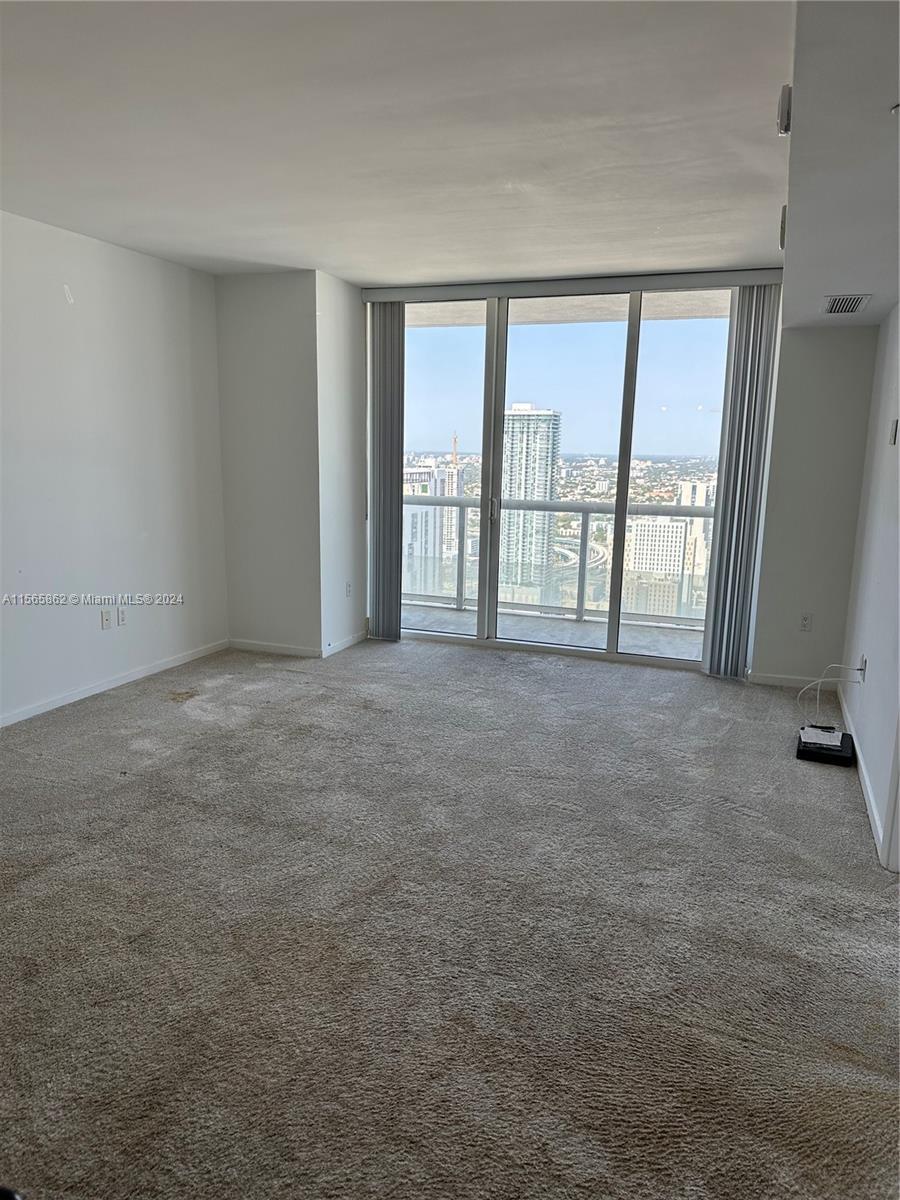 Spectacular city views from this 1 bedroom 1 bathroom residence with an amazing layout and a superb 