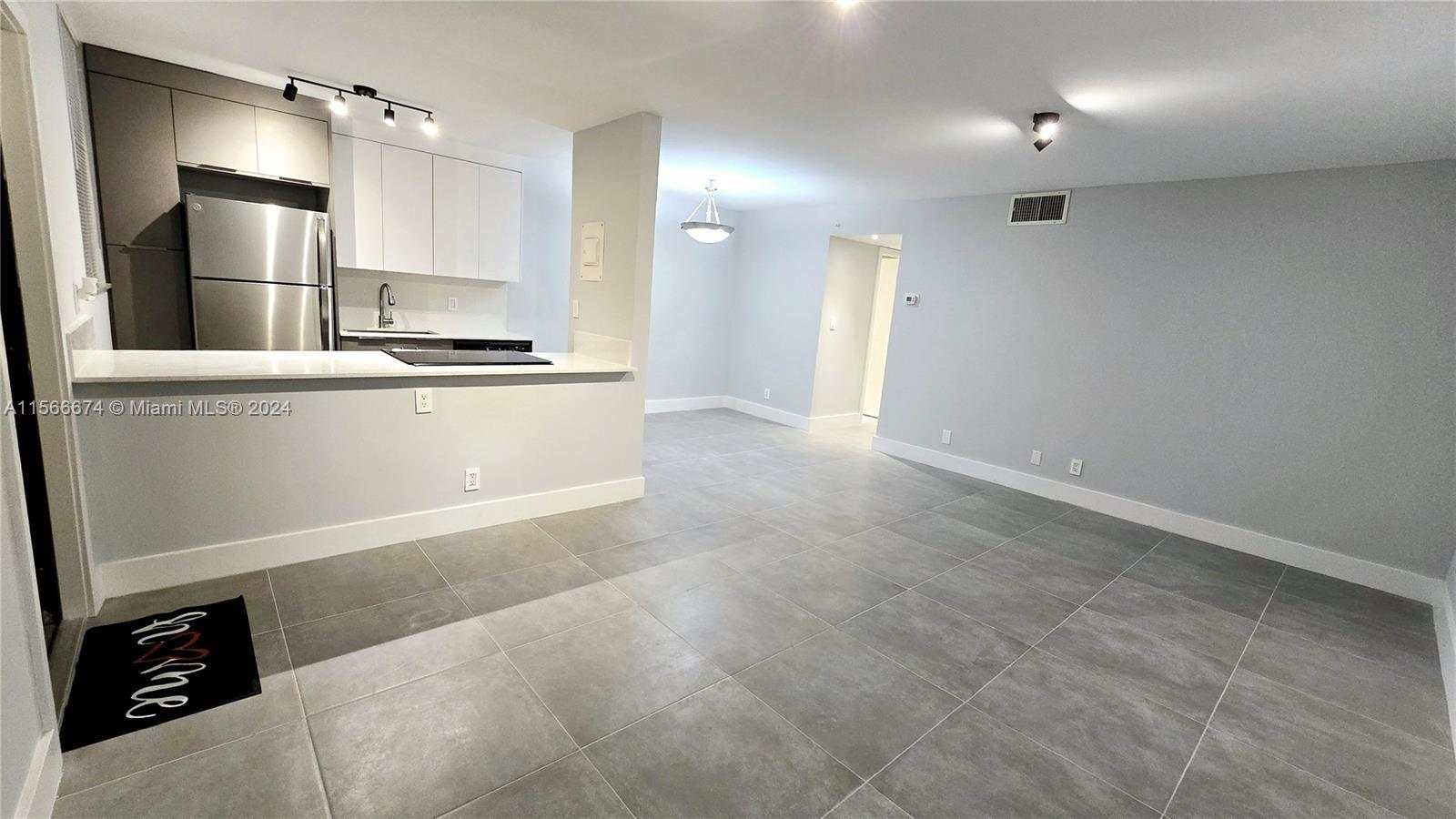 Photo of 1811 Jefferson St #202 in Hollywood, FL
