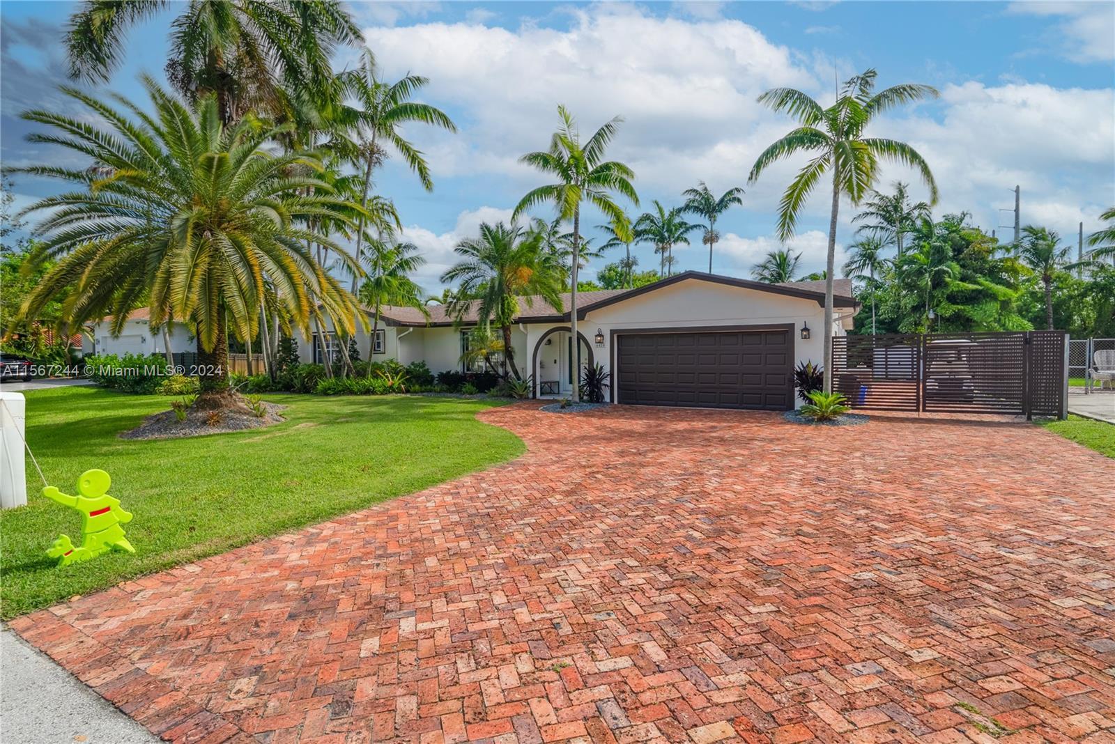 Remodeled Home in Exclusive Guarded Kings Bay. NO HOA, 3 spacious bedrooms, 2 fully updated bathroom