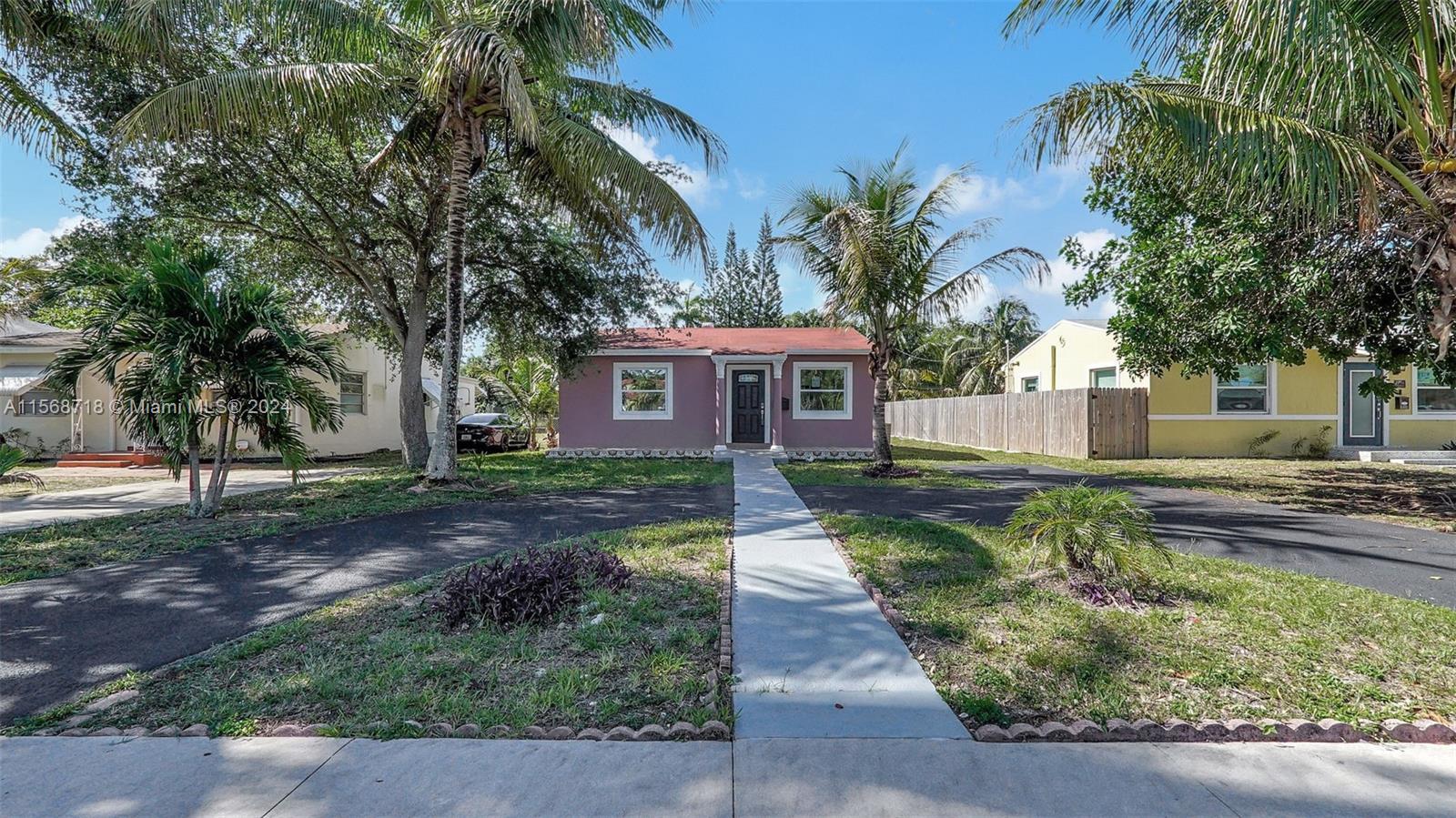 Photo of 2710 Fillmore St in Hollywood, FL