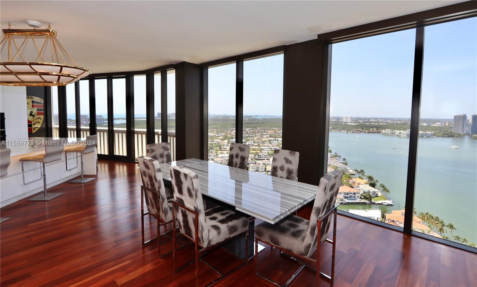 BEAUTIFUL PENTHOUSE RESIDENCE. UNOBSTRUCTED OCEAN, INTRACOASTAL AND CITY VIEWS FROM EVERY ROOM . TOT