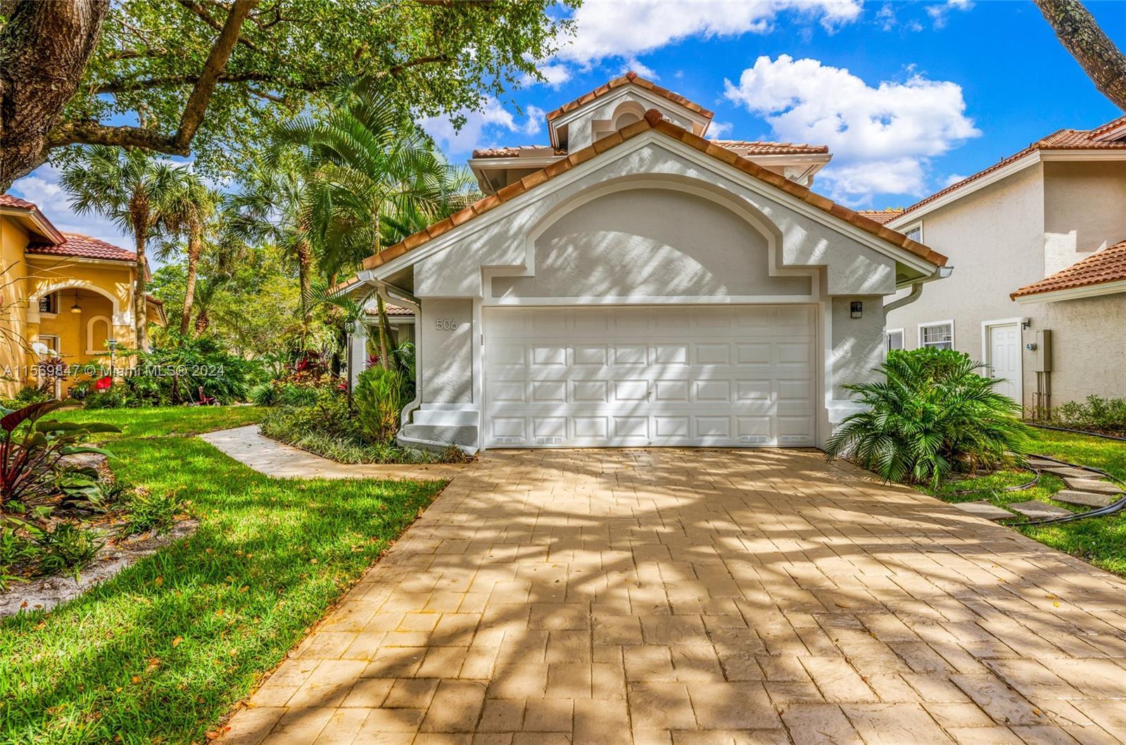 Fantastic single family house located in the best street of Misty Oaks in Palm Aire. Golf view. Walk