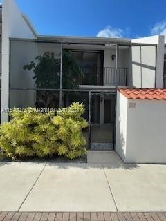 Photo of 425 Grapetree Dr #207 in Key Biscayne, FL