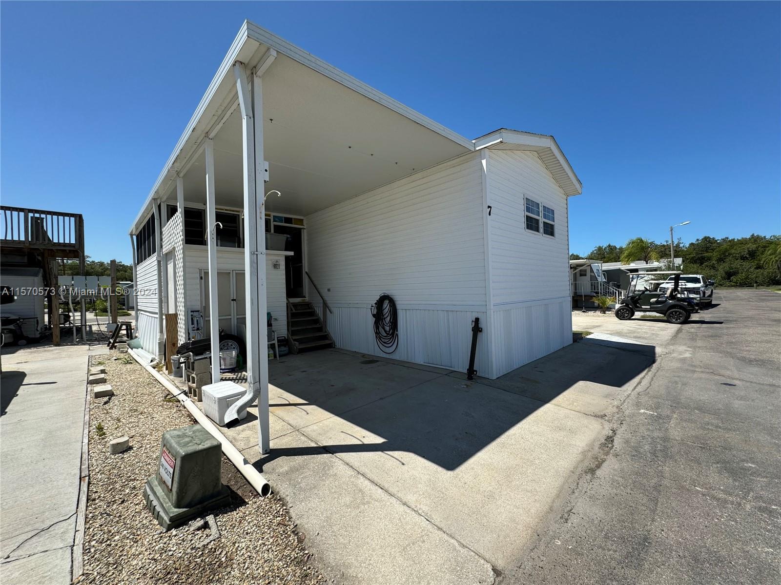 Photo of 675 S Copeland Ave in Everglades City, FL