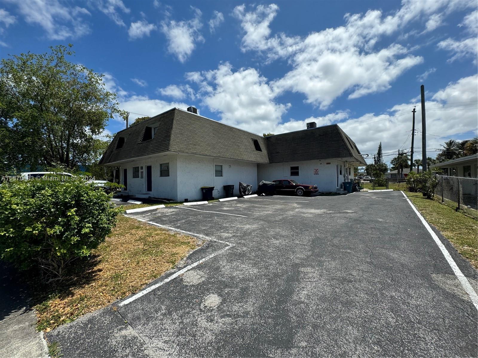 Beautiful Fourplex in Up-and-Coming Dania Beach.  Near Airport and seaport and Beaches. Centrally lo