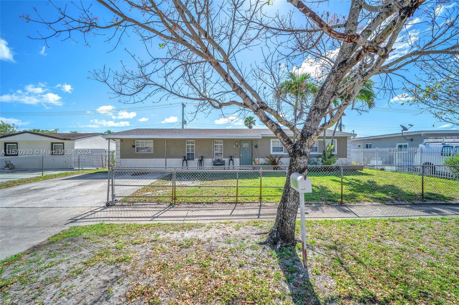Photo of 18011 NW 44th Ave in Miami Gardens, FL