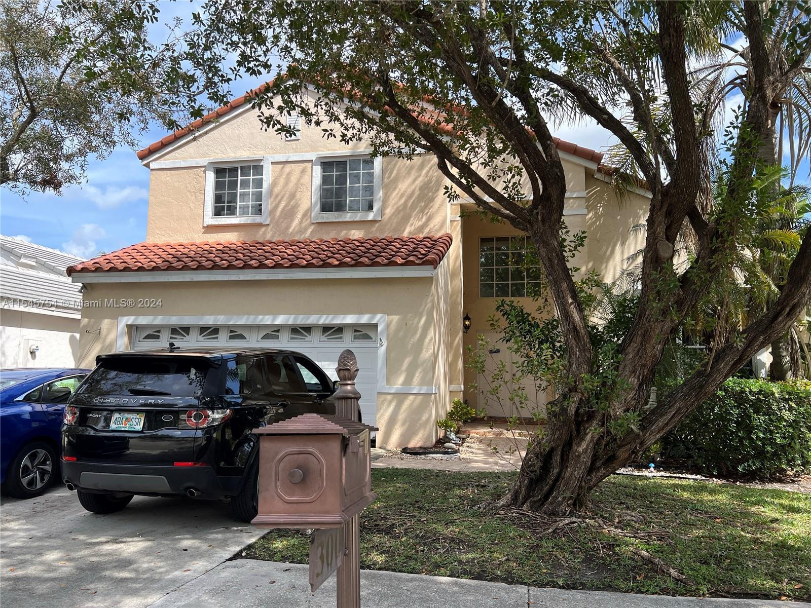 Photo of 300 Cameron Dr in Weston, FL