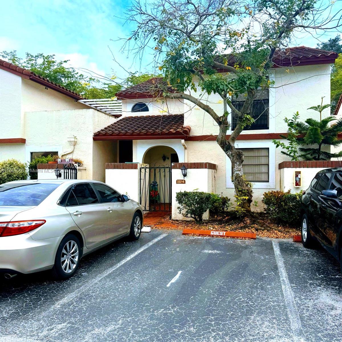 Photo of 337 Ives Dairy Rd #337-04 in Miami, FL
