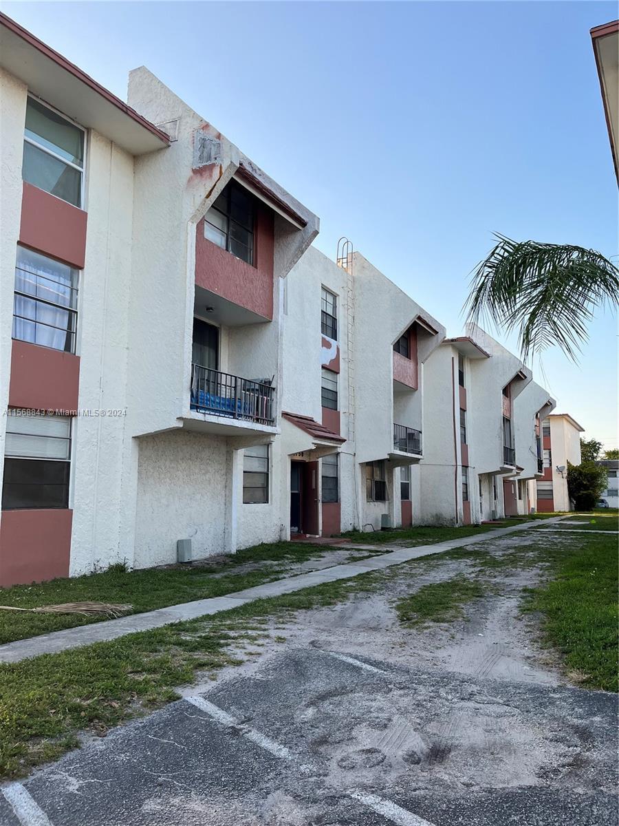 Photo of 1750 NW 55th Ave #204 in Lauderhill, FL
