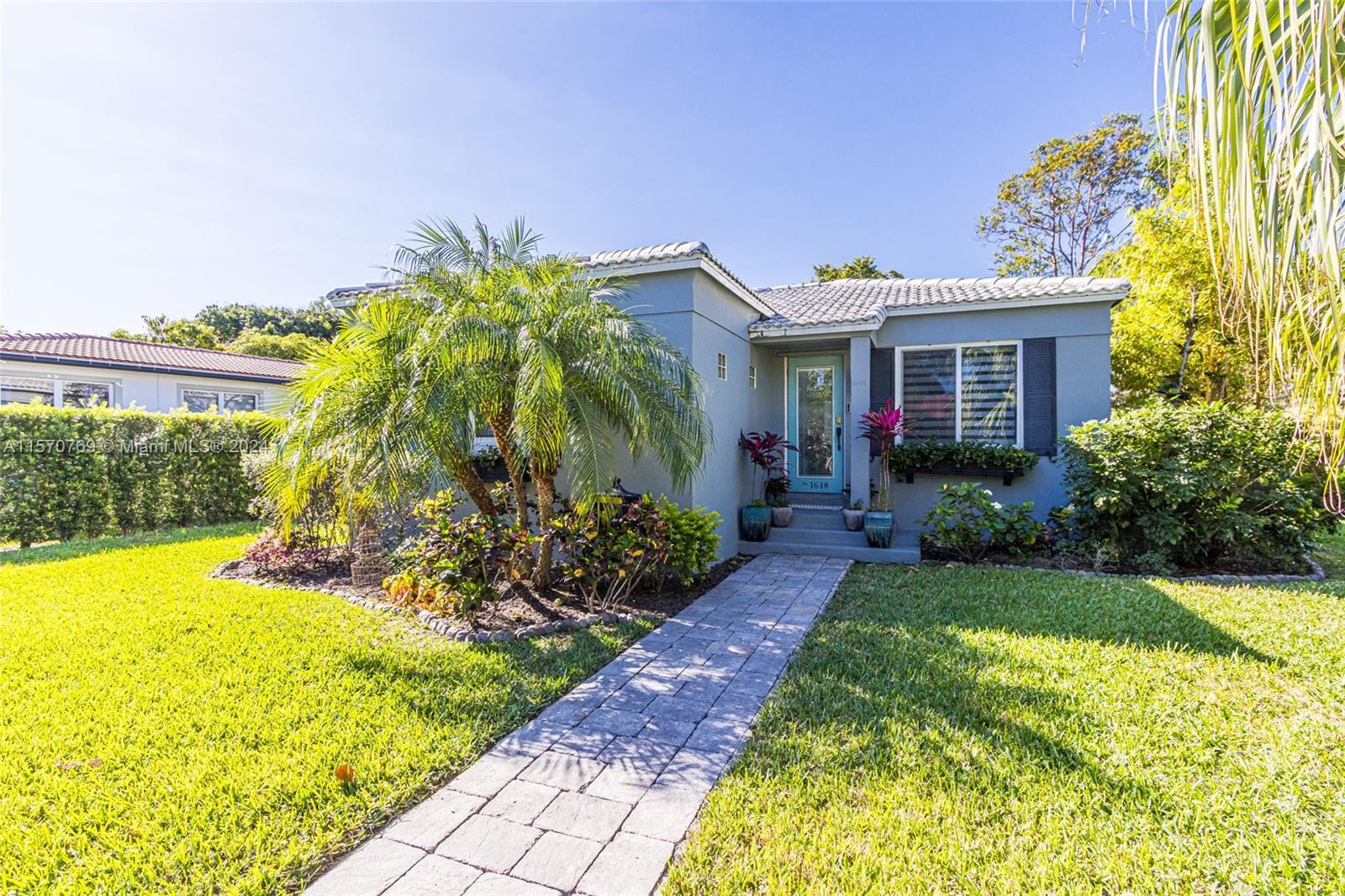 Photo of 1648 Rodman St in Hollywood, FL