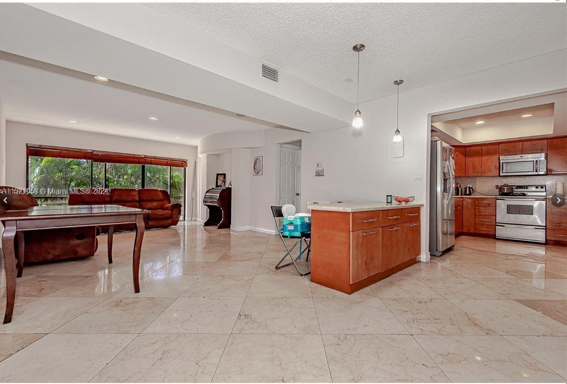 Photo of 4000 N Hills Dr #29 in Hollywood, FL