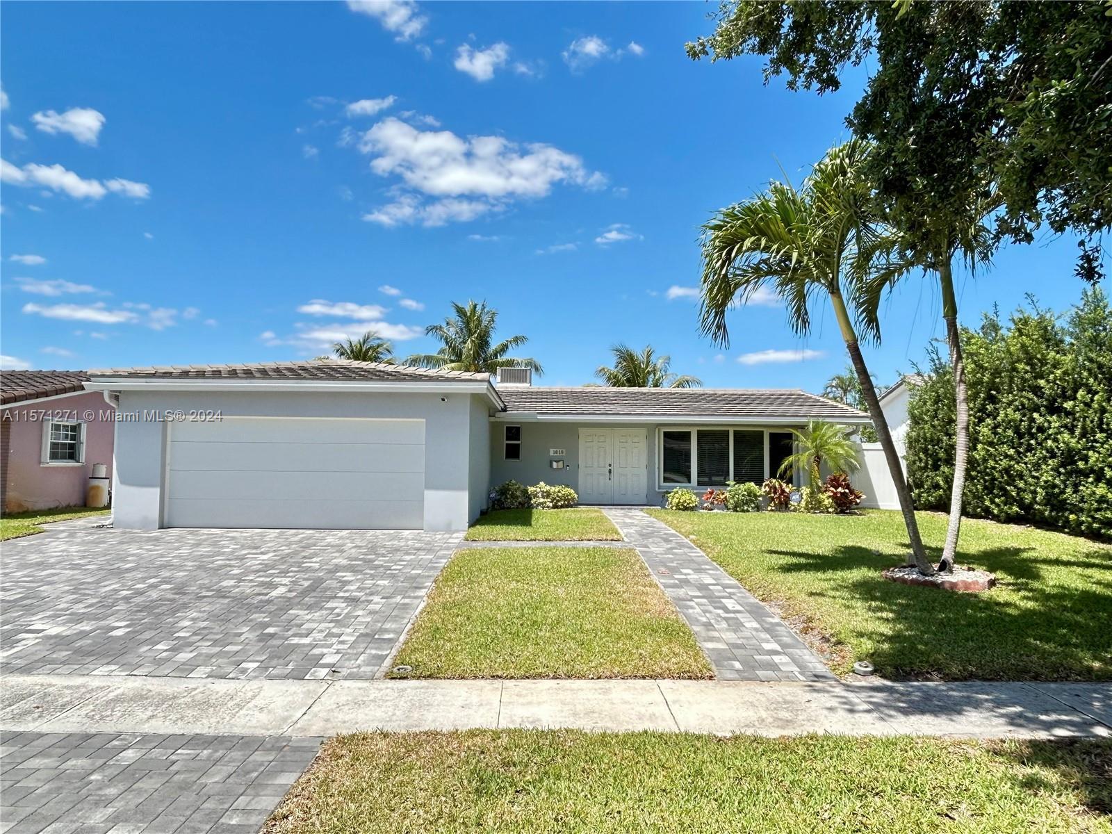 Photo of 1810 N 52nd Ave in Hollywood, FL