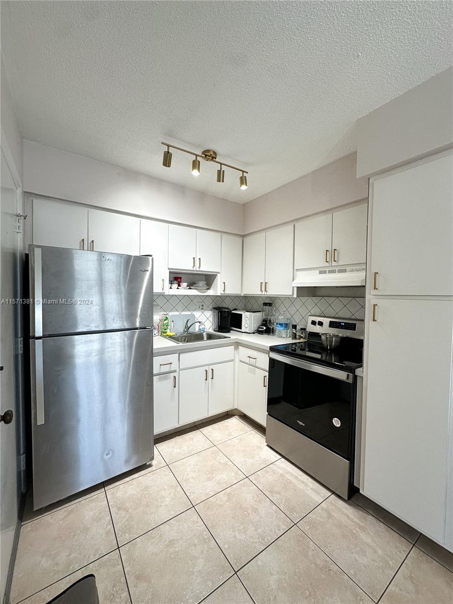 Photo of 1824 Monroe St #10 in Hollywood, FL