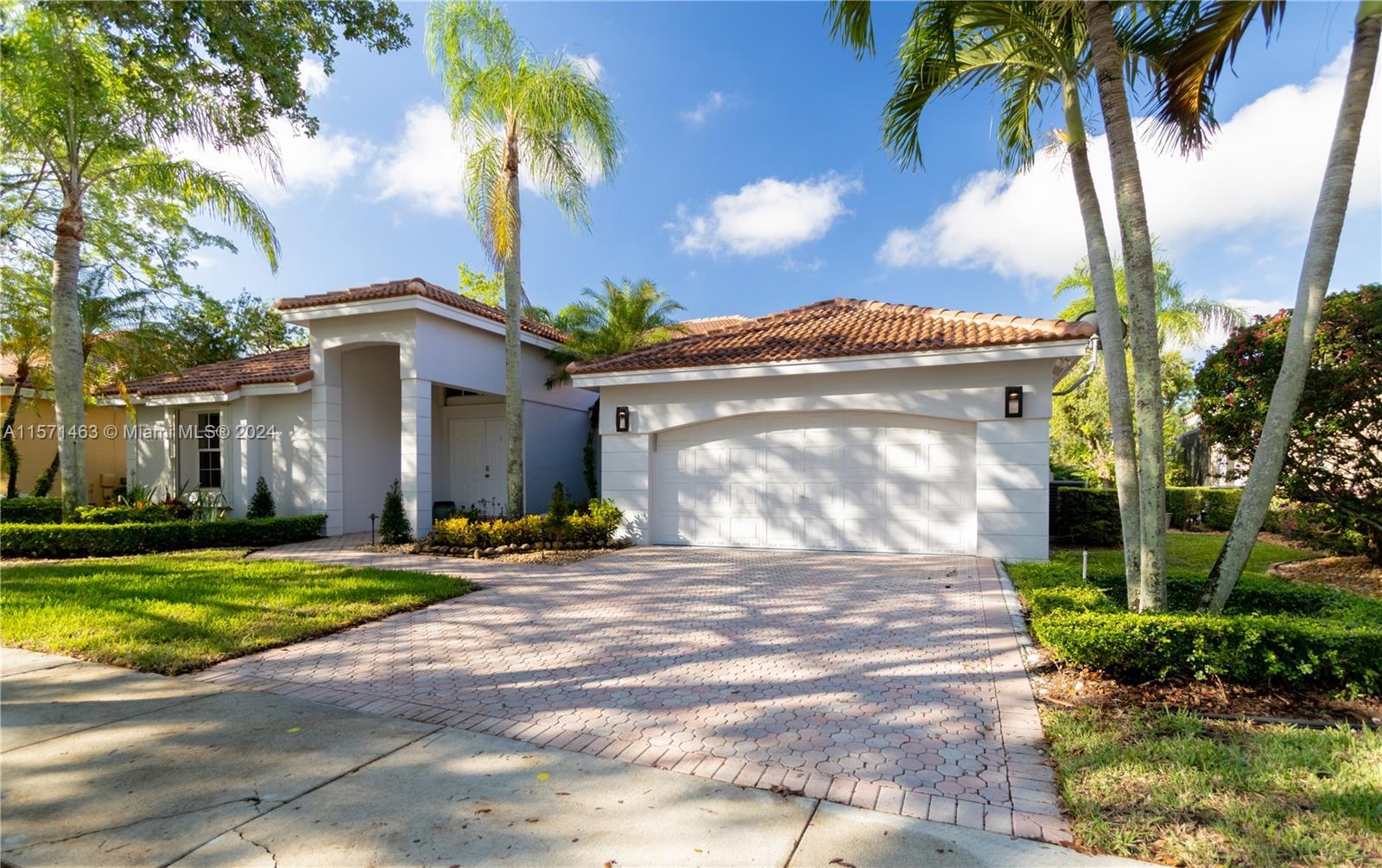 Photo of 2883 Oakbrook Dr in Weston, FL
