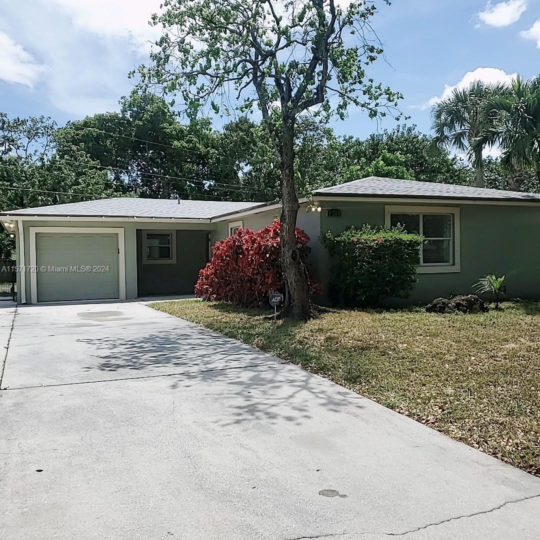 Beautiful Three-bedroom two bath home, with a open floor concept, located in the heart of West Palm 