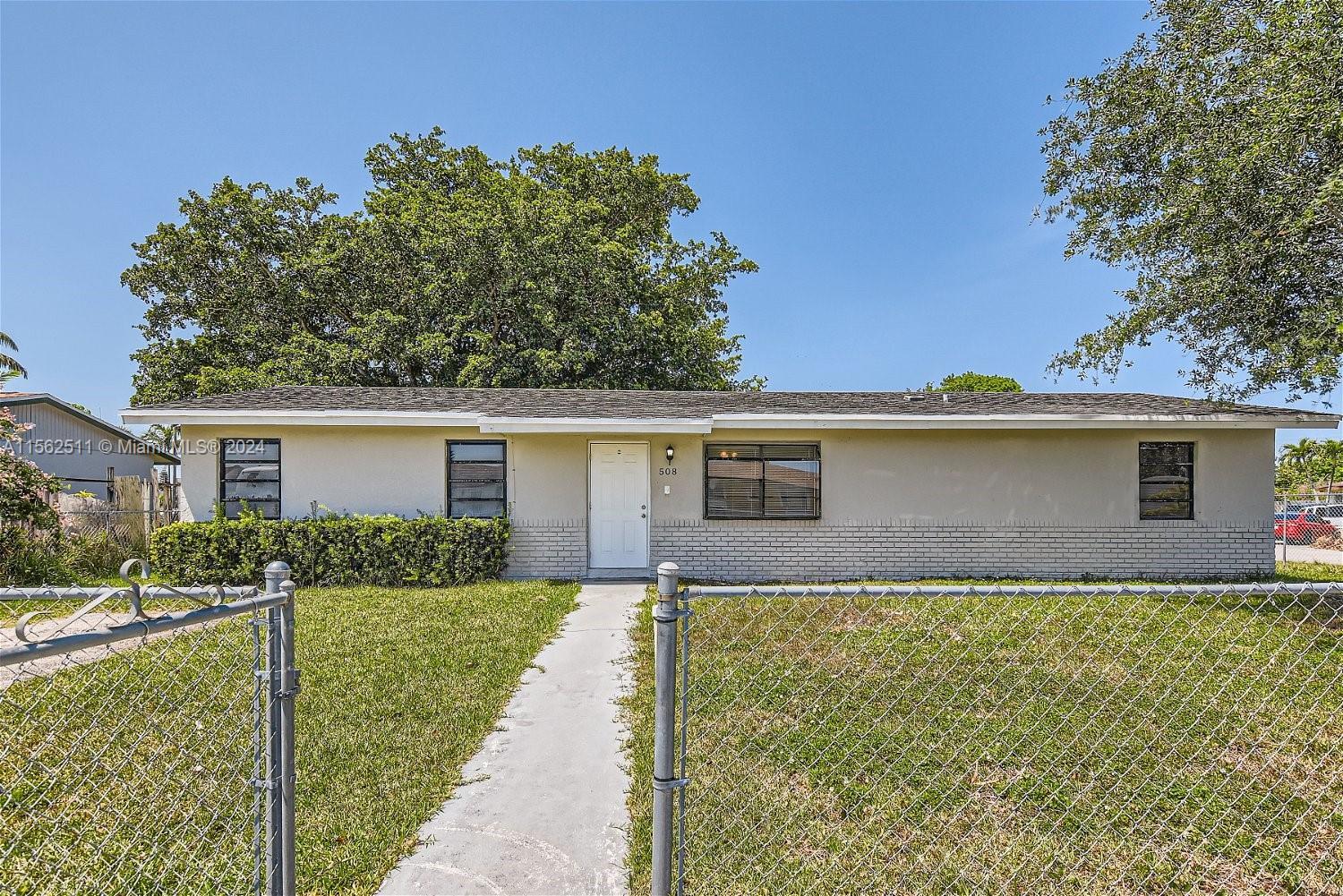 Photo of 508 SW 17th Ter in Homestead, FL