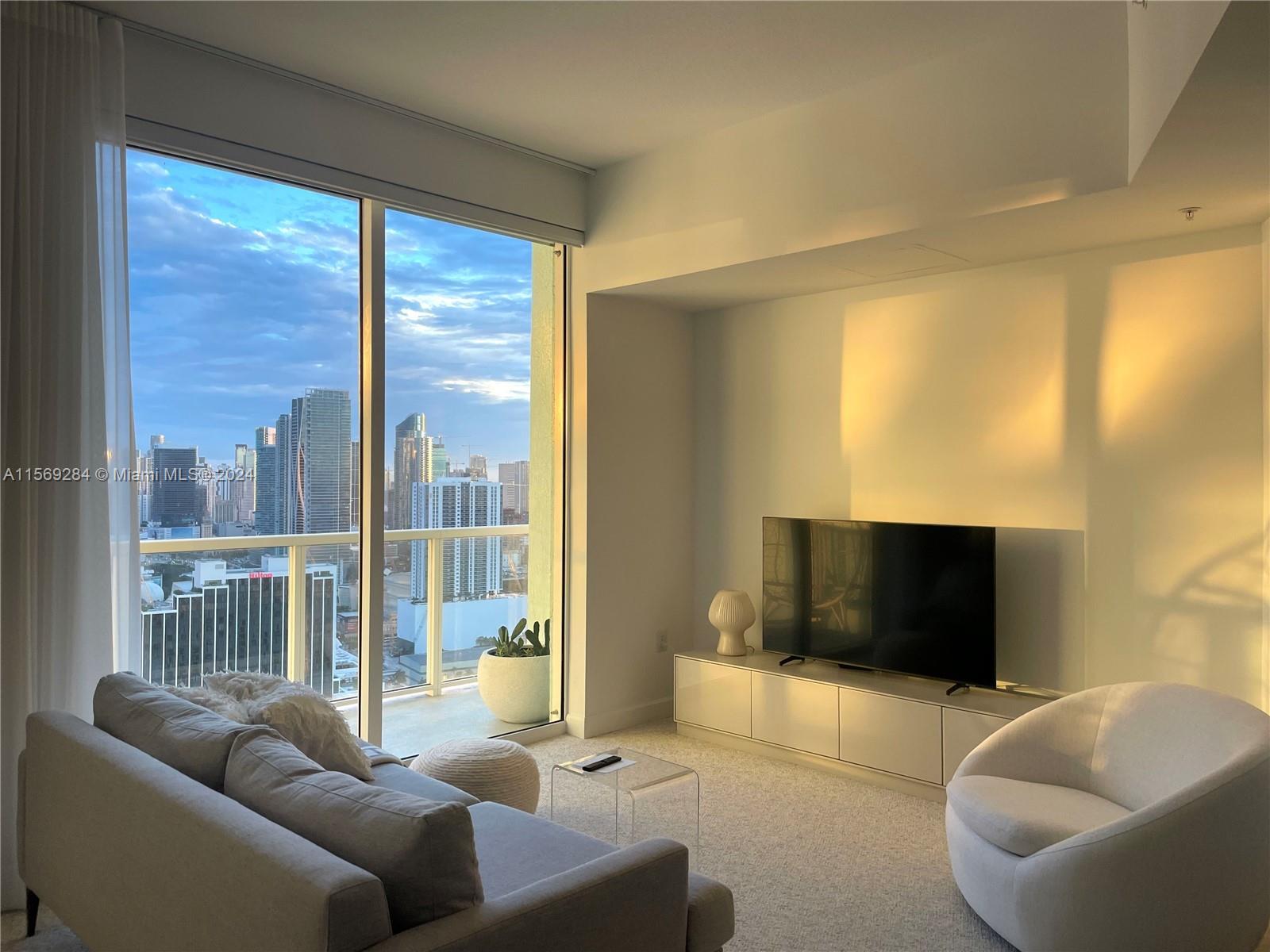 Beautiful light-filled high floor condo with amazing downtown views. Modern design, stainless steel 
