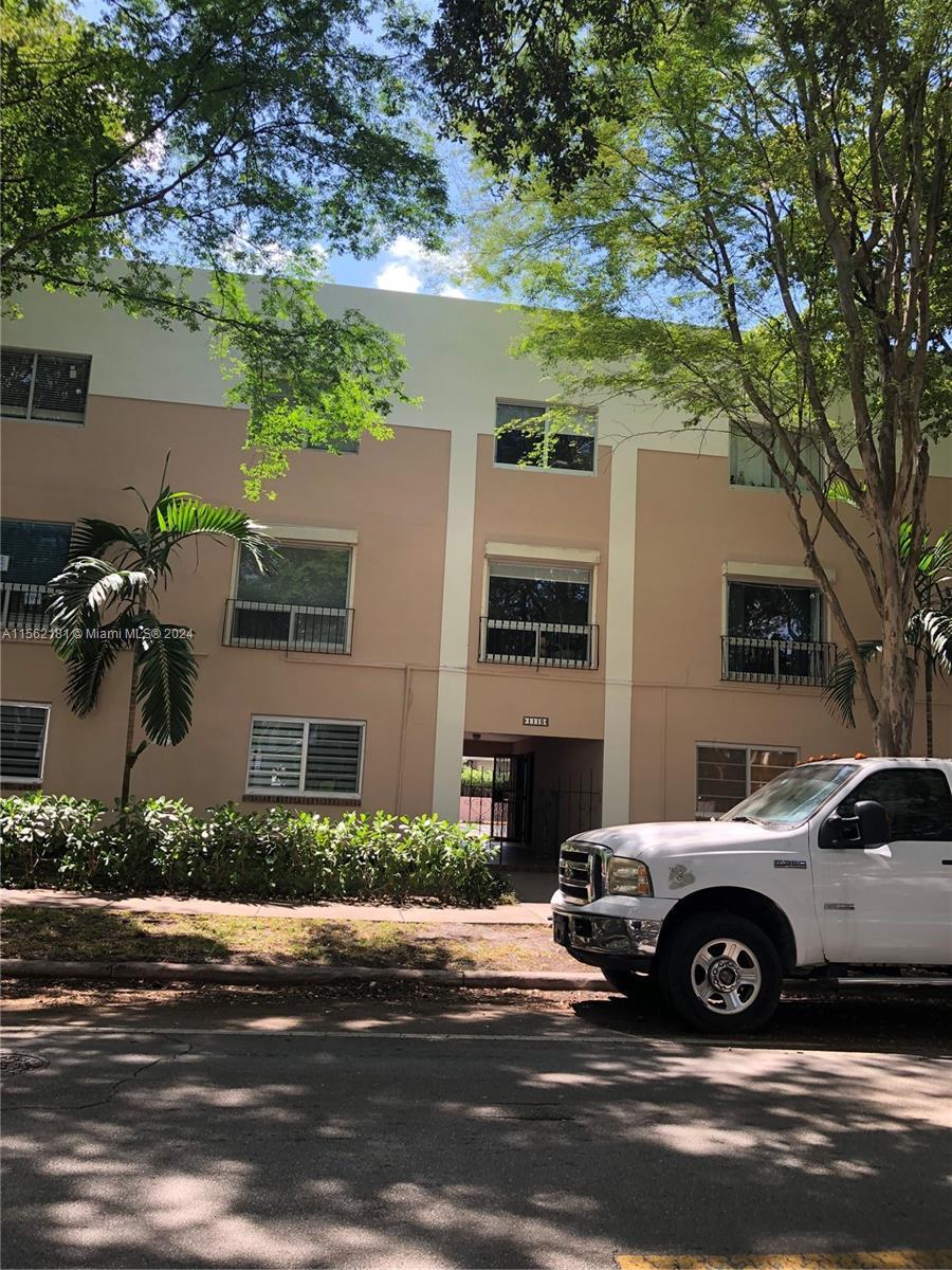 Photo of 1110 Salzedo St #2G in Coral Gables, FL