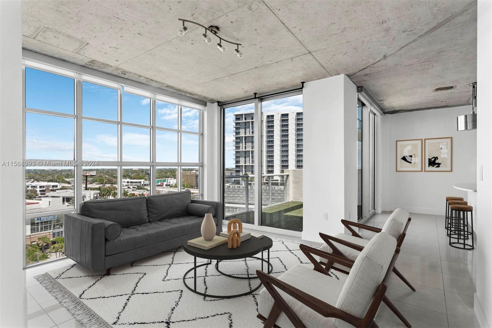 2 Bedroom, 2,5 Baths Penthouse in the heart of Miami Midtown District.

This two-story PH at 2MIDT