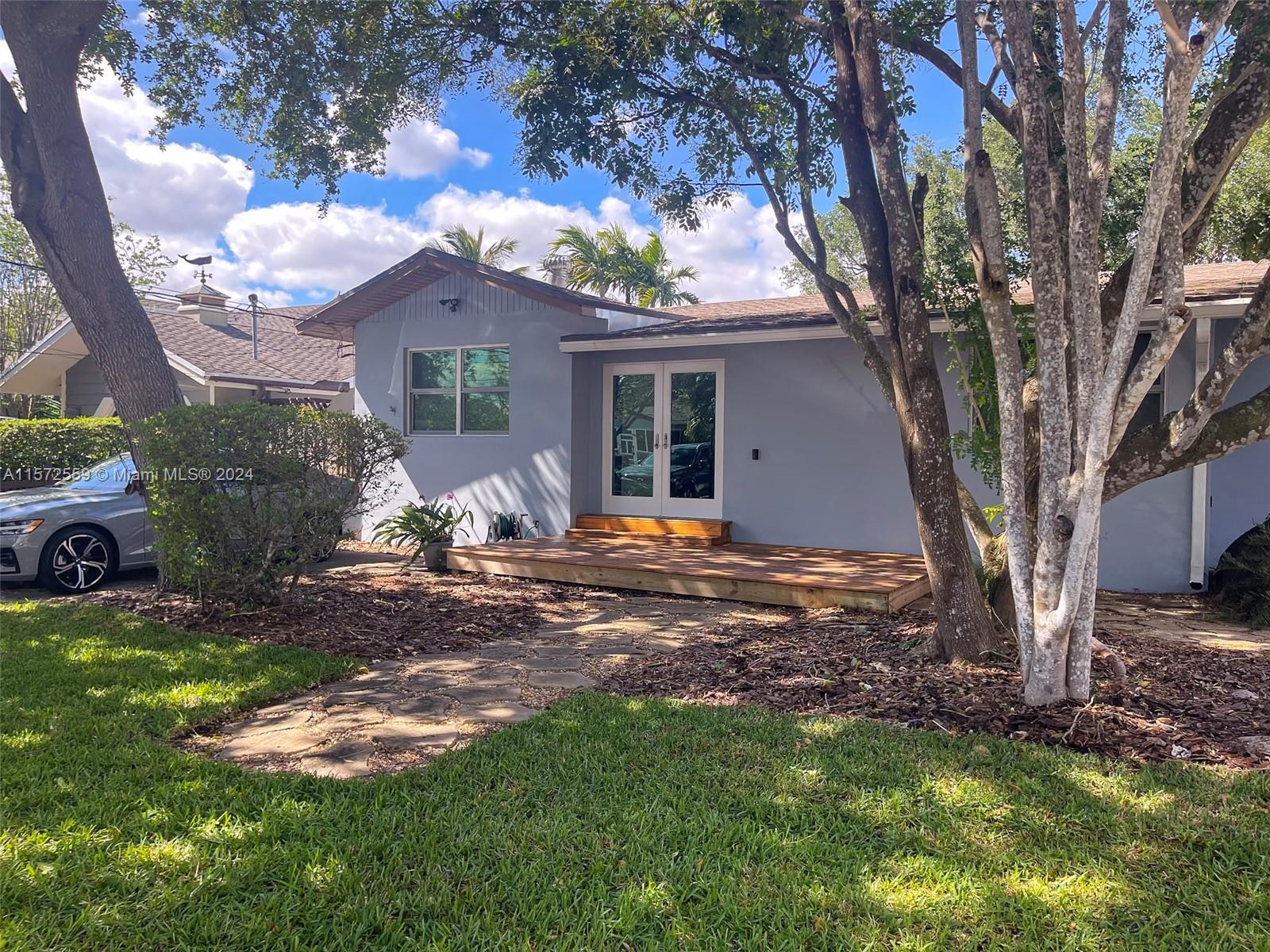 Beautiful and cozy home in desirable Palmetto Bay! This home features an additional 4th convertible 