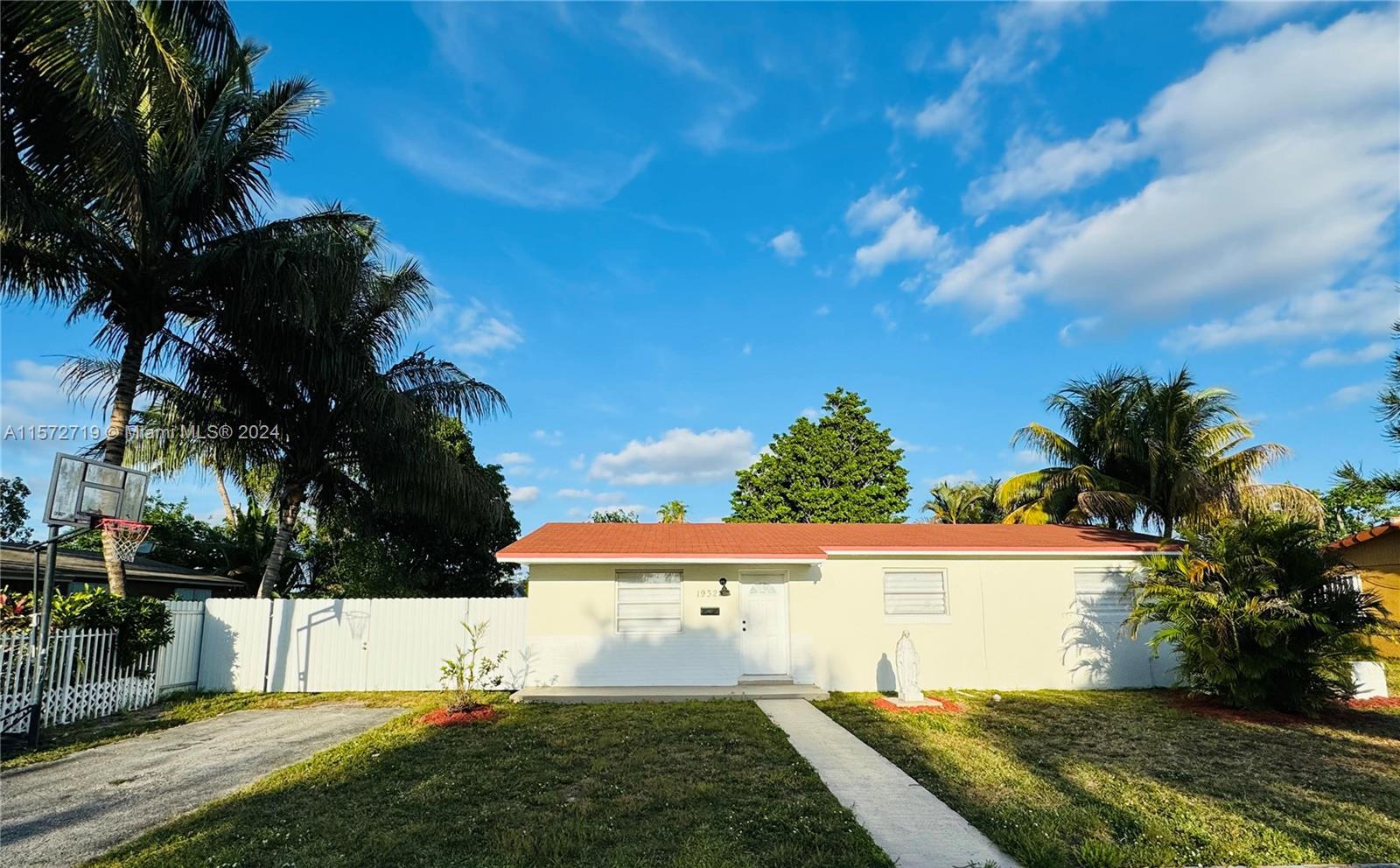 Photo of 19323 NW 42nd Ct in Miami Gardens, FL