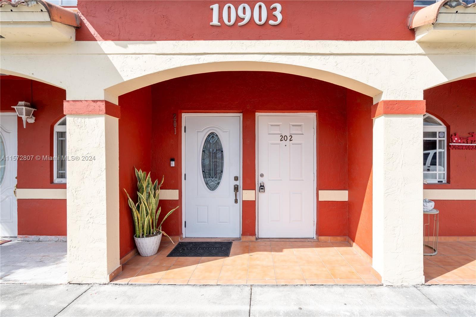 Welcome to your new home, this unit its originally a 3 beds and 2 bath in the heart of Hialeah! Nest